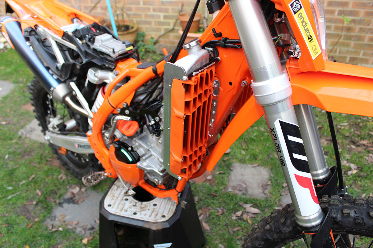 enduro_engineering_radiator_guards_enduro21_ktm_300_exc_tpi_rhs_p40354