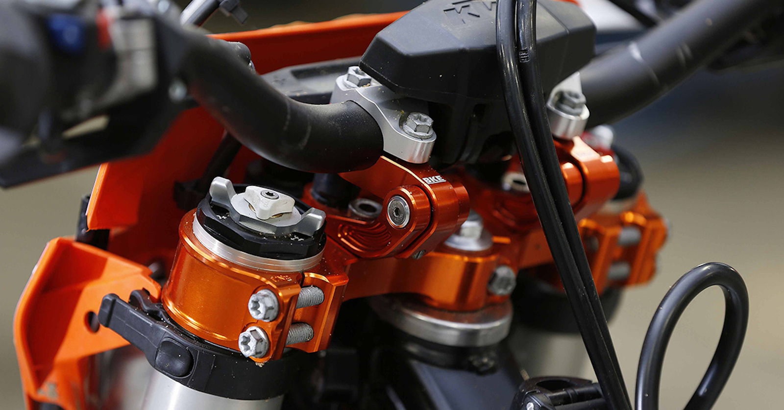 Tested: 'Advanced Handlebar Isolation System' – taking the bumps out of enduro riding 