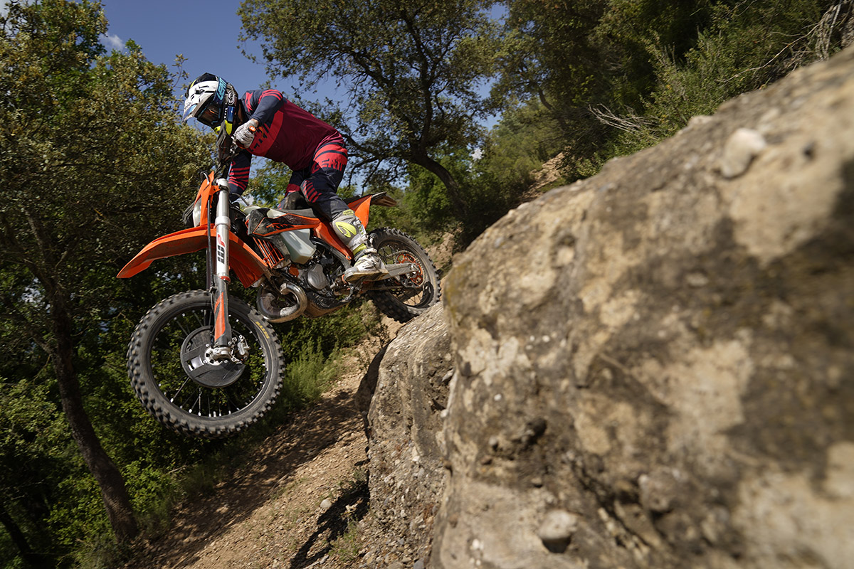 ktm_my2020_exc_launch_250_560