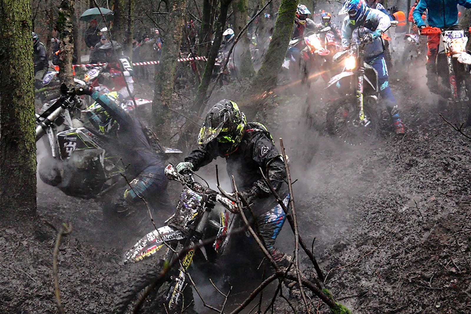 Billy Bolt pips Walker and Blazusiak to British Extreme Enduro round 1 win 