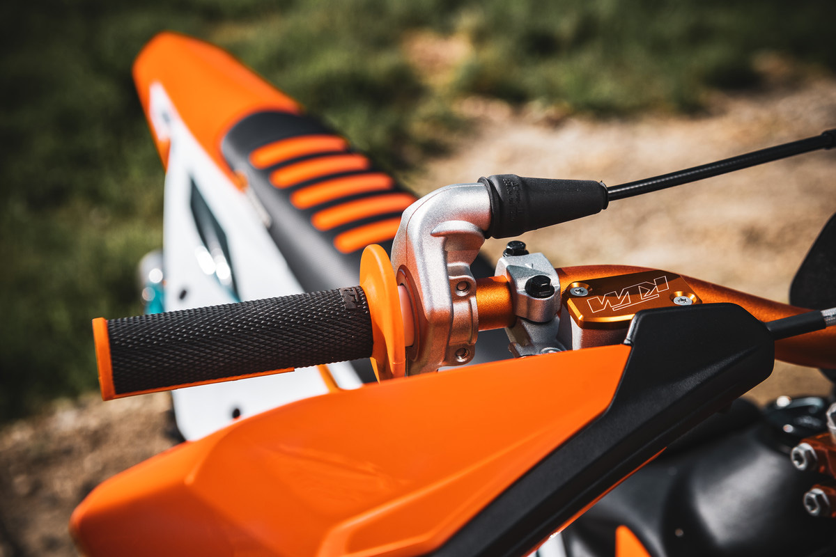 ktm_sx_2021_throttle_560