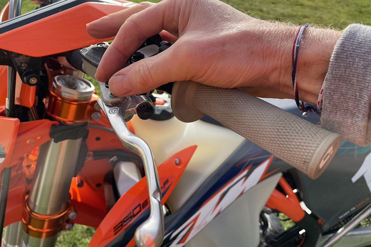how_to_fit_enduro_engineering_handguards_2859-2