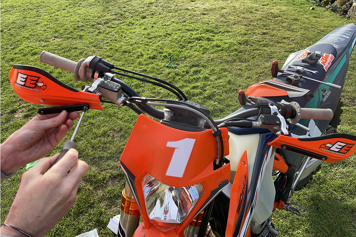 how_to_fit_enduro_engineering_handguards_2926