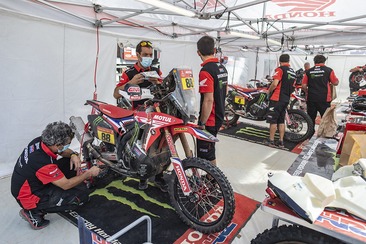 bivouac_monsterenergyhondateam20_dak21_stage8_1670_rallyzone