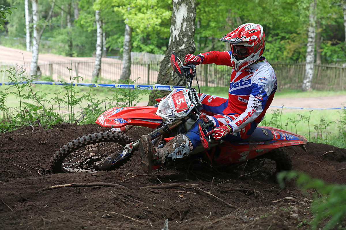 Steve Holcombe rules Hawkstone Park Fast Eddy after epic battle with Bolt and Edmondson