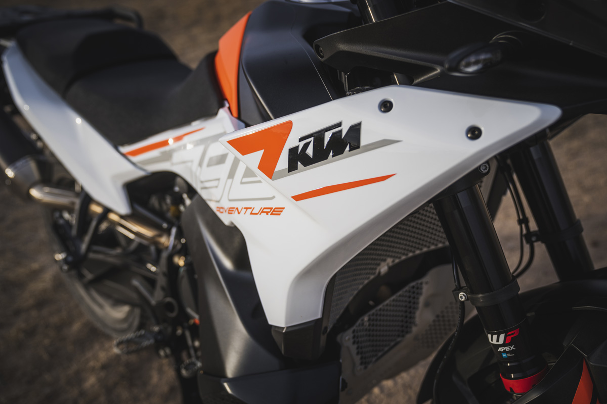 2023-ktm-790-adventure-