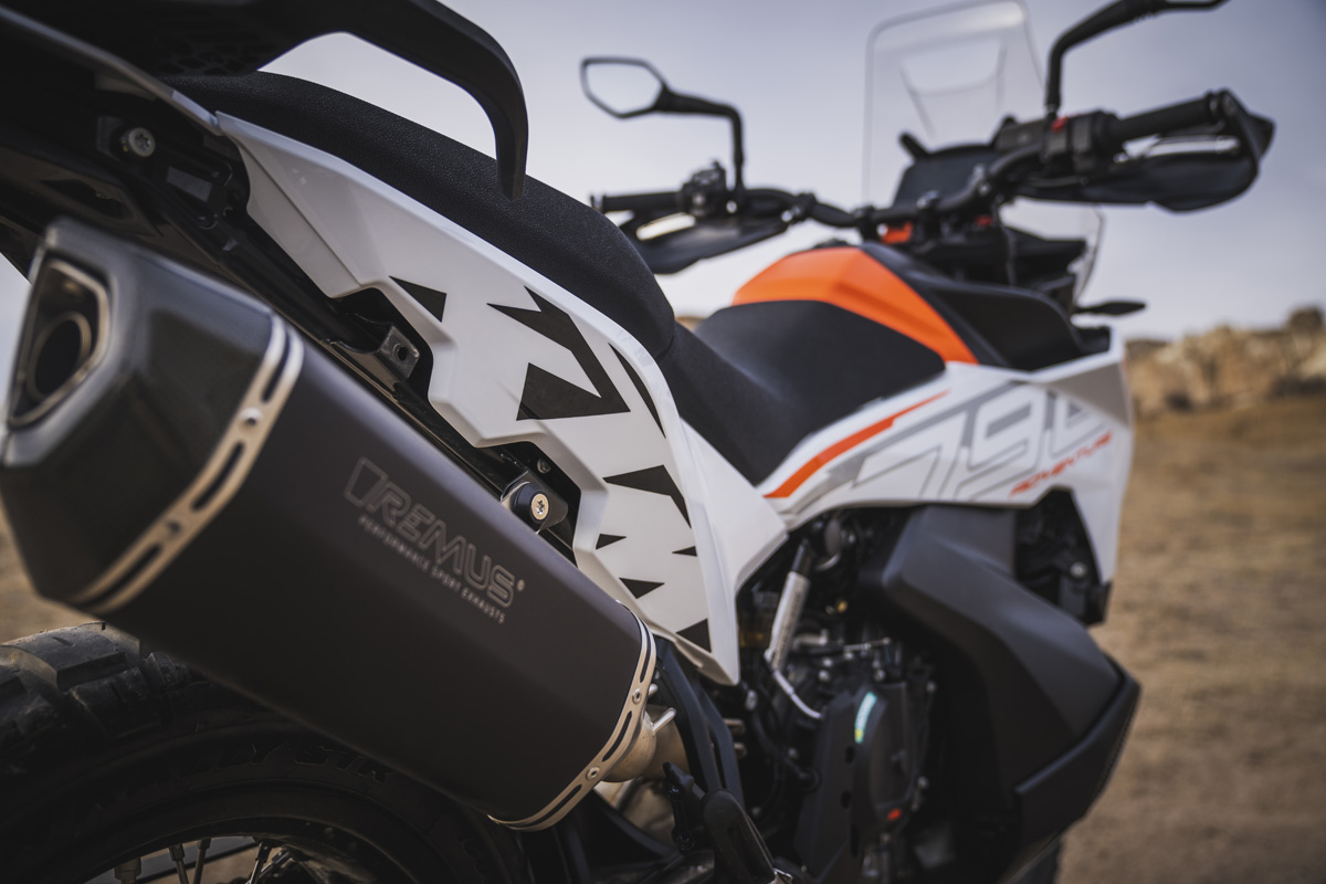 2023-ktm-790-adventure-3