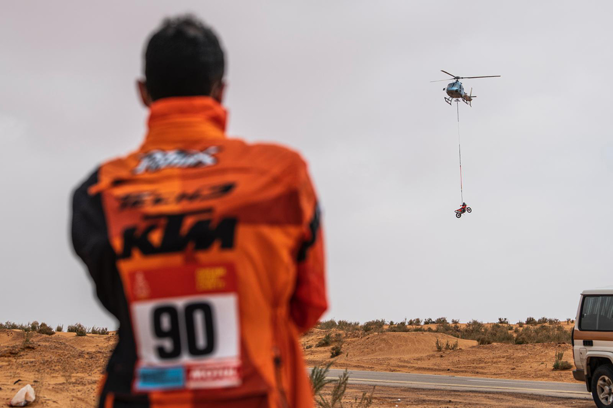 petrux_dakar_helicopter
