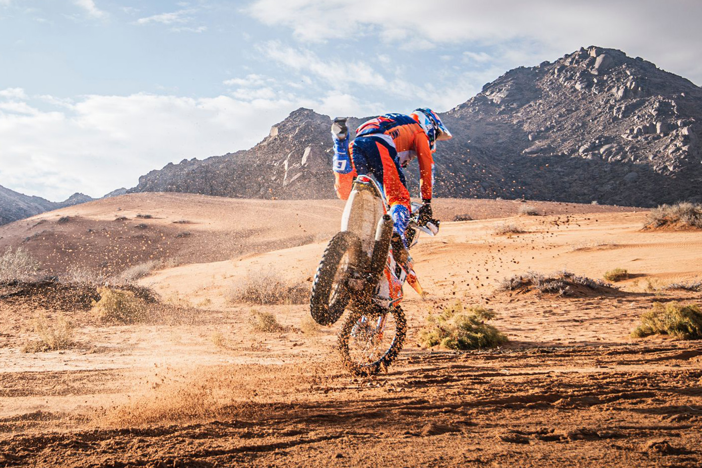 2022 Dakar Rally Notebook: stage five – Petrucci’s class act and all kinds of crashing