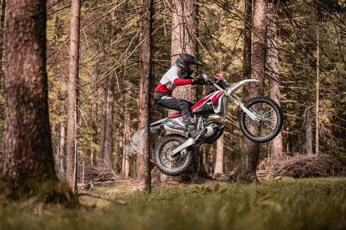 2023_fantic_enduro_models00002
