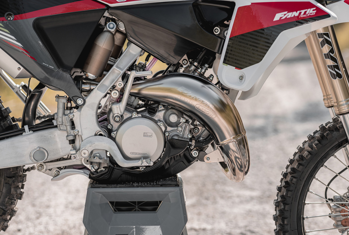 2023_fantic_enduro_models00005