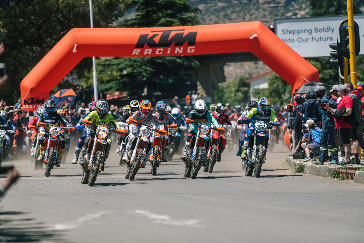 2022 Roof of Africa: Wade and Walkner take wins on rain affected day one