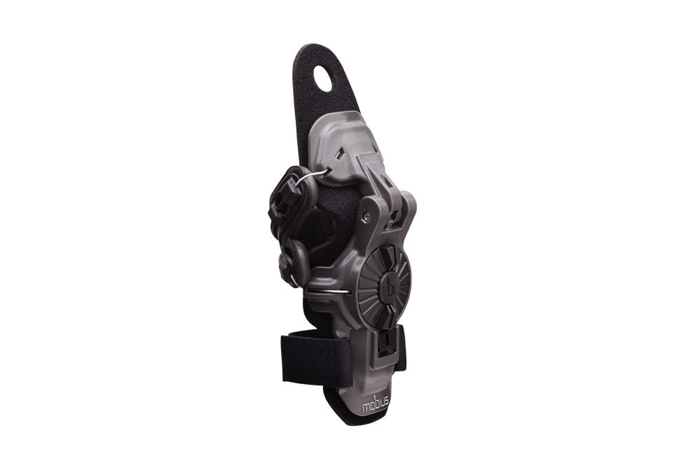 Quick look: Mobius X8 Wrist Brace for off-road
