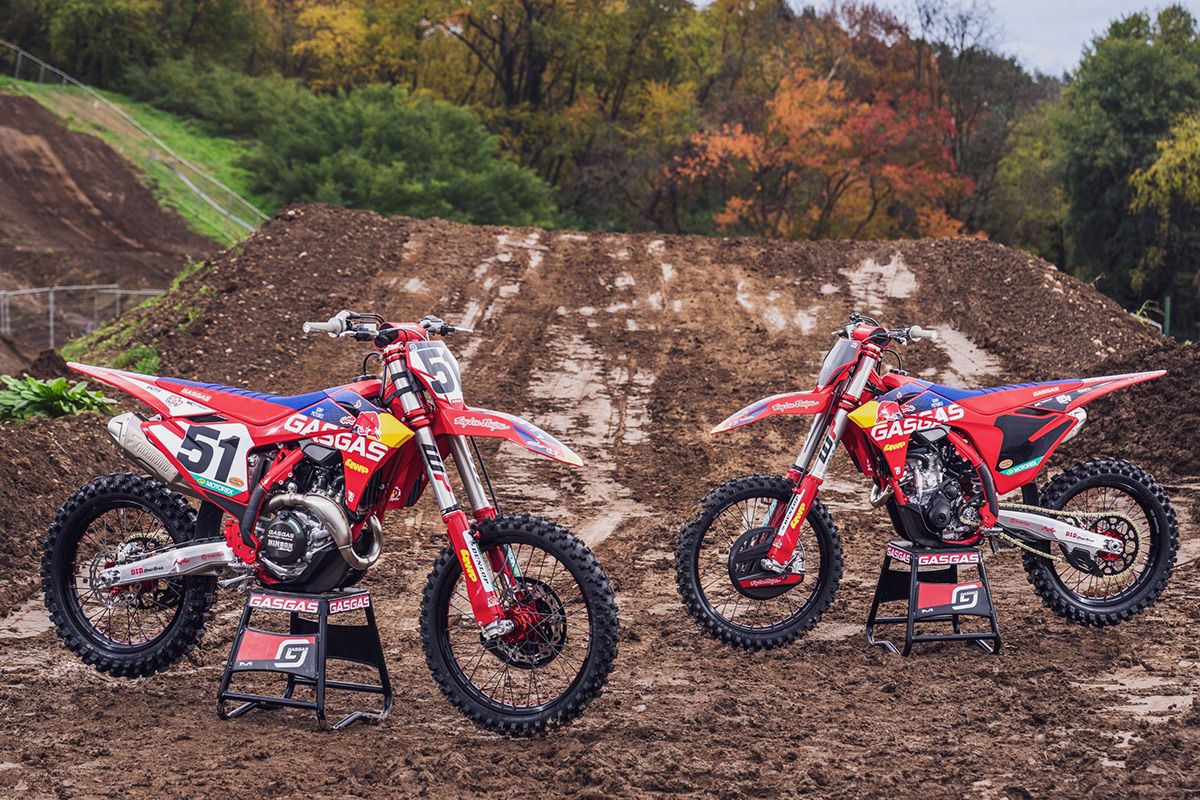 69788_motocross-_-mc-450f-factory-edition-_-mc-250f-factory-edi_p65155