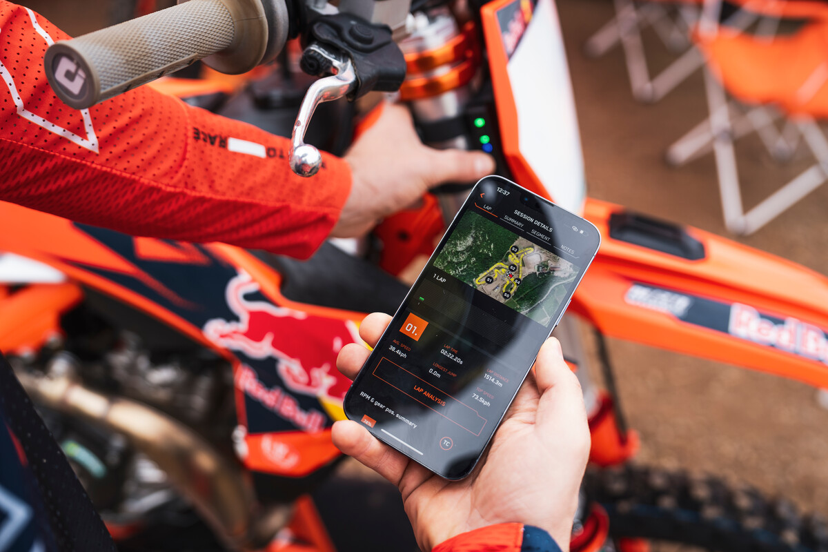 my24-ktm-450-sx-f-factory-edition_cuo_static_02_static