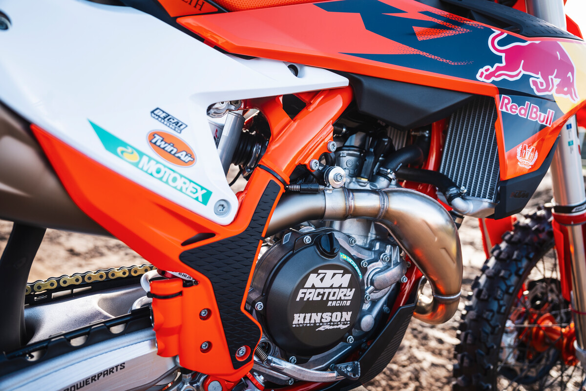 my24-ktm-450-sx-f-factory-edition_motor
