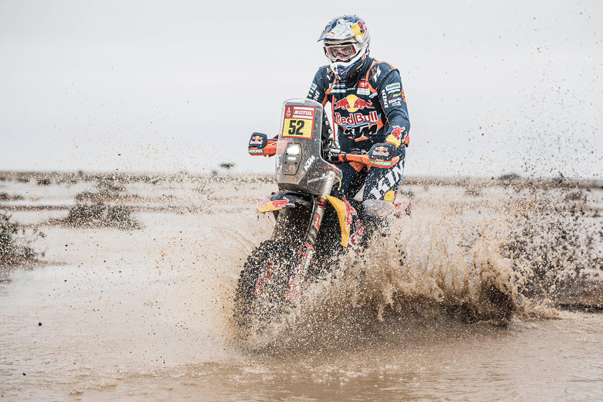 walkner_stage_9_dakar_water