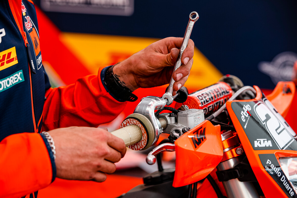 Apico to Distribute Renthal Offroad Products in the UK