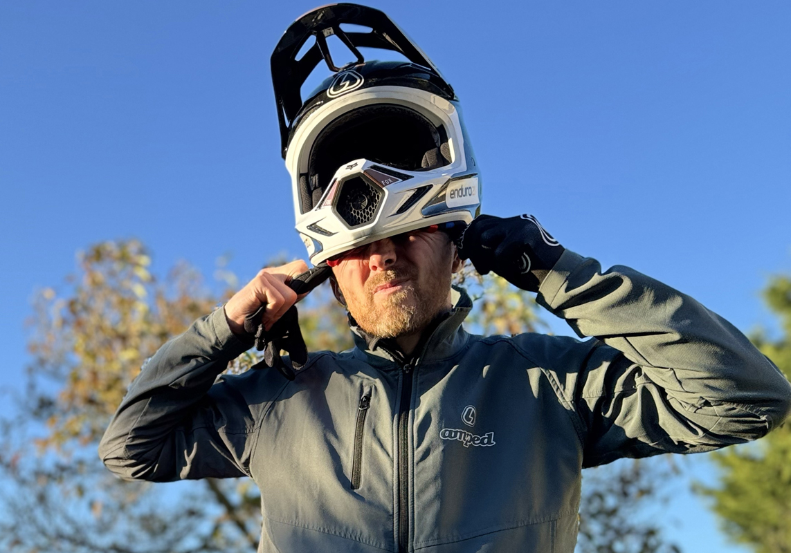 fox_v3_rs_helmet_tested_enduro21_img_1554