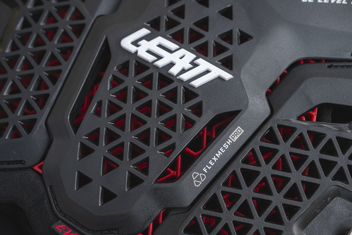 leatt-my25-mtb_flexmesh-and-pro-chest-and-back-protectors_byrup_p56277