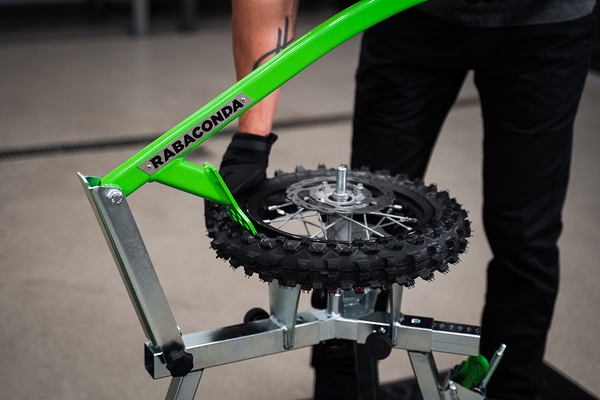 First look: New Rabaconda Mini Tyre Changer – dad’s backache just got better
