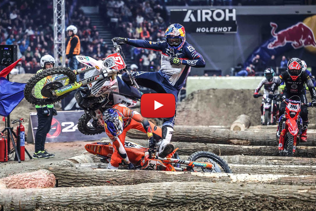 Mani vs log vs Billy – Bolt and Lettenbichler‘s Budapest SuperEnduro crash