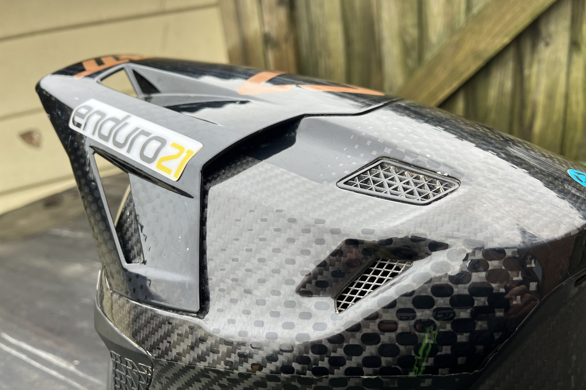 leatt_9_5_carbon_helmet_enduro21_tested_img_0001