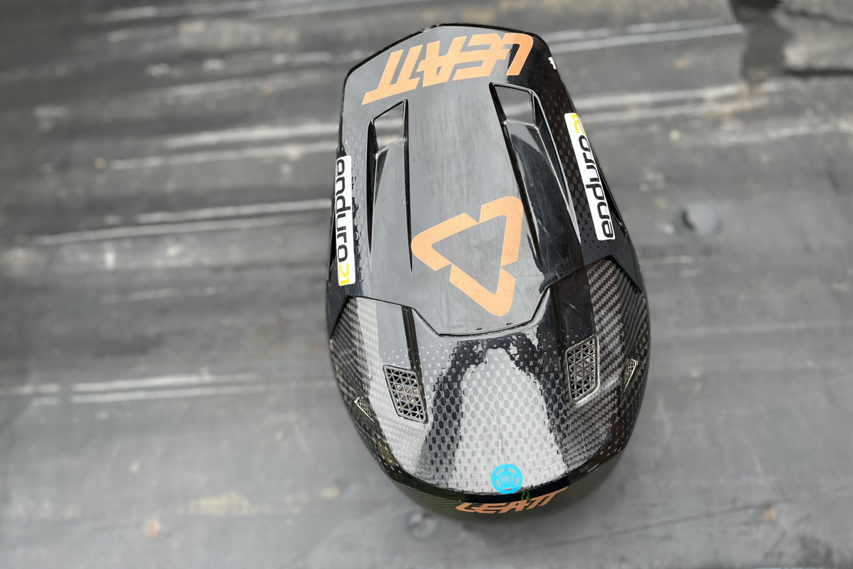 leatt_9_5_carbon_helmet_enduro21_tested_img_9999