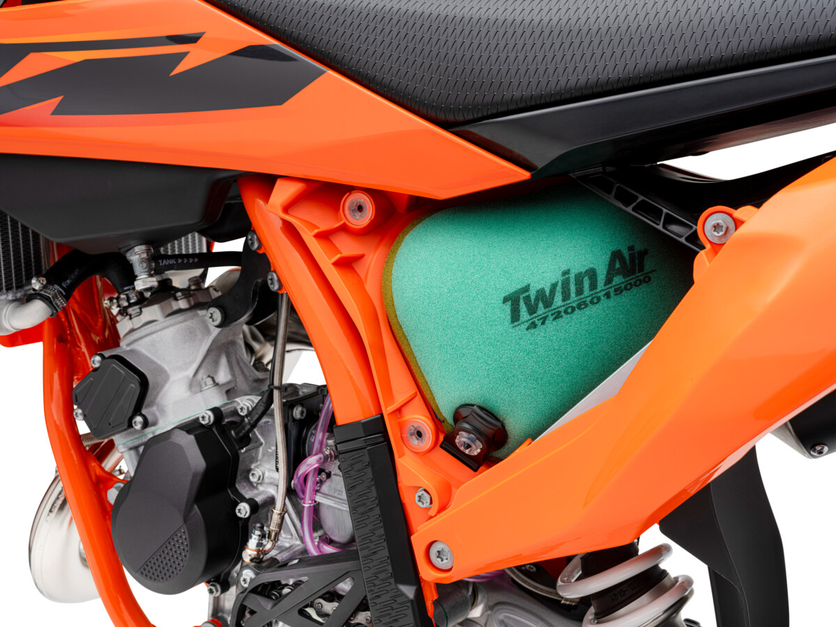 592976_my25_ktm_85_sx_airbox_studio_03_studio
