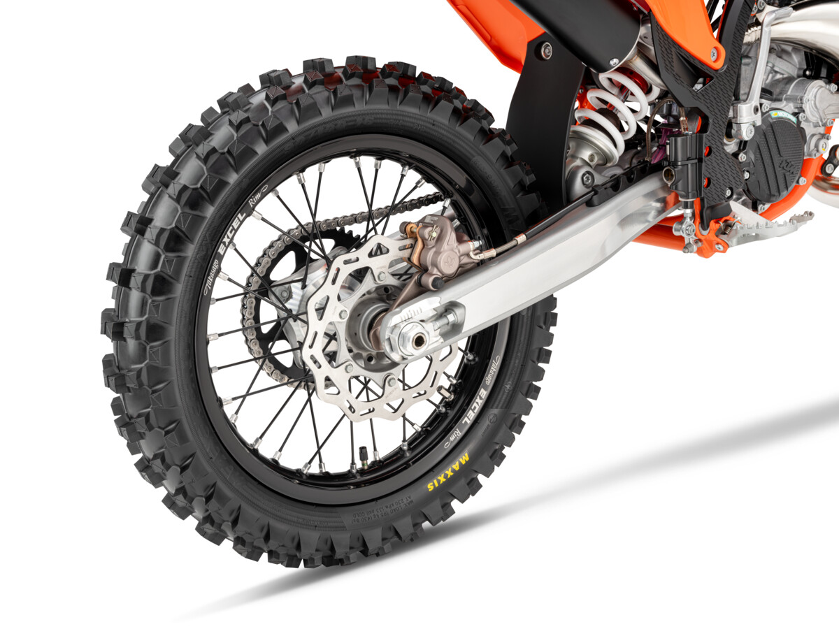 592981_my25_ktm_85_sx_19-16_rear-wheel-16_studio_03_studio