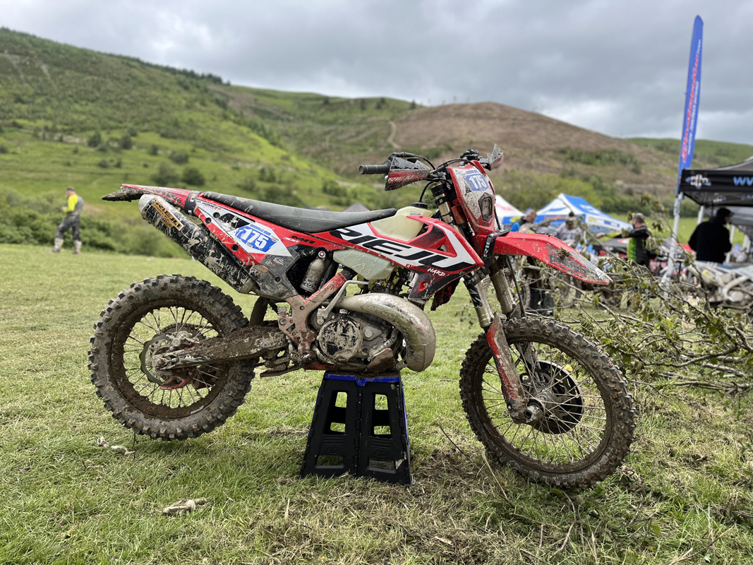 2024_rieju_hard_enduro_gomez_replica_test_enduro21_mud