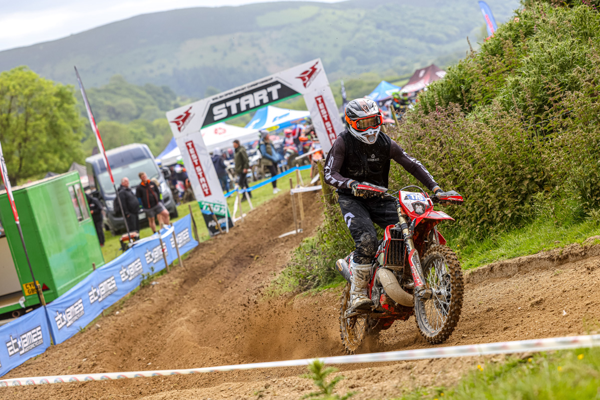 2024_rieju_hard_enduro_gomez_replica_test_enduro21_riding