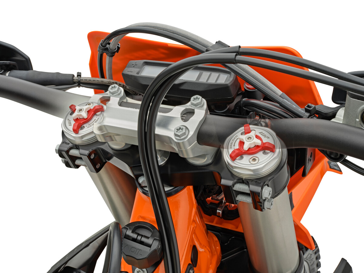 606535_my25_ktm_300_exc_xc-w_hardenduro_forks_europe-global_usa_p93477