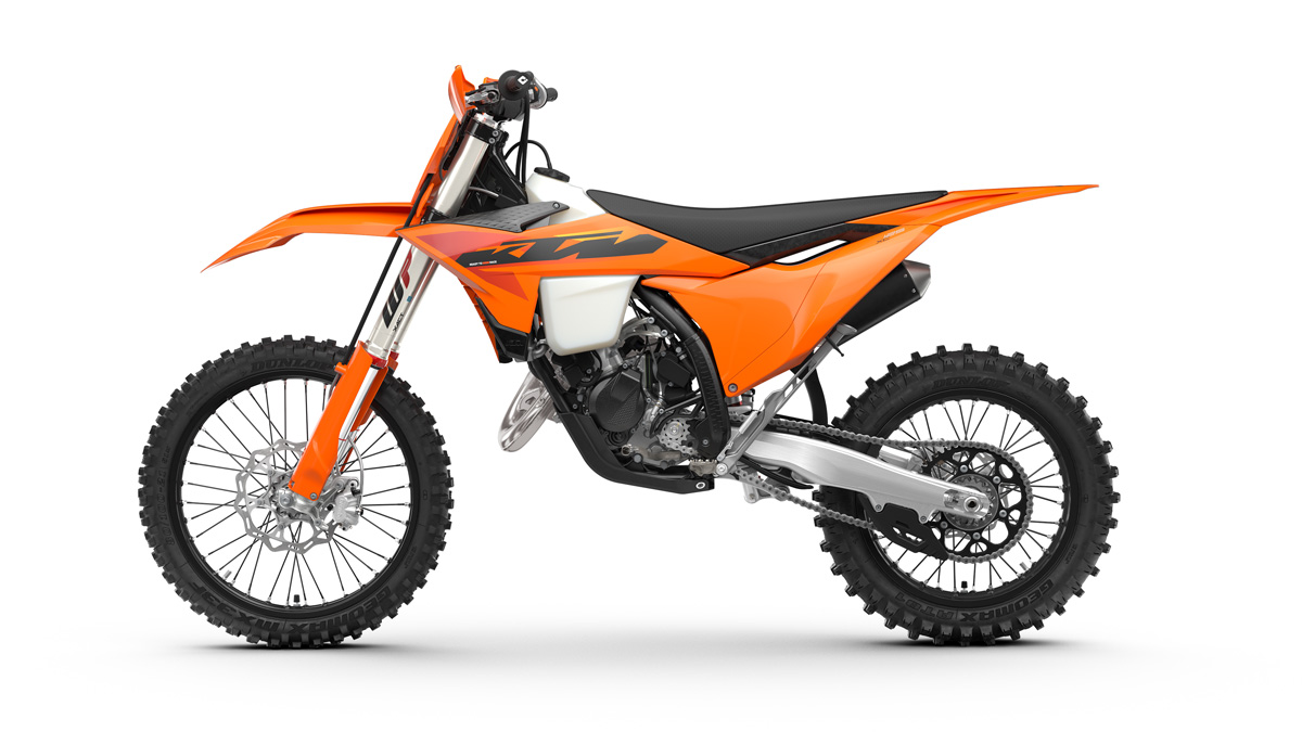 586557_my25-ktm-125-xc-90-left_studio_02_studio