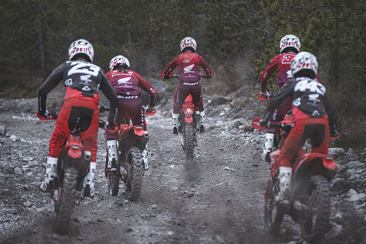wheelie_honda-red-moto-2024_5948