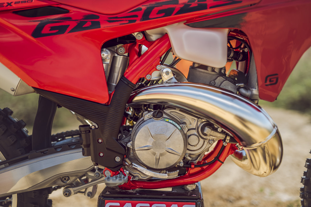78103_cross-country-_-2-strokes-_-ex-250-_-ex-300-_-2025-_-part_p77310