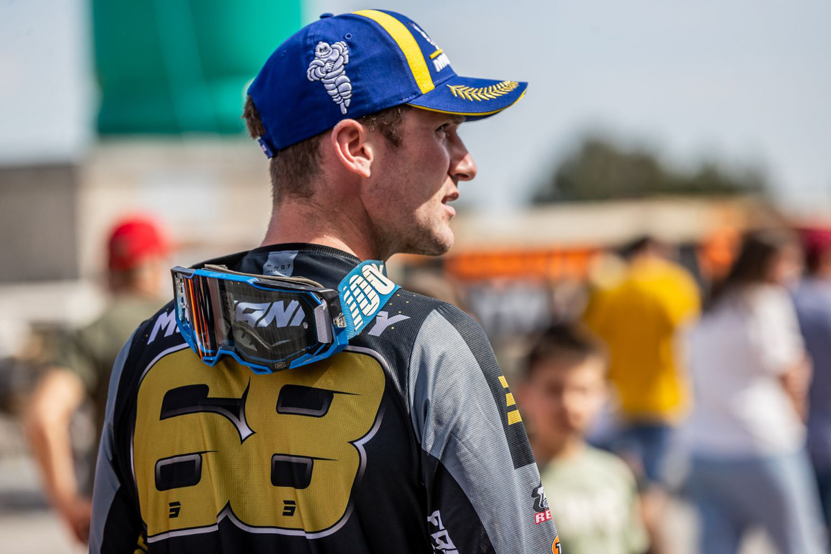 5 minutes…Jamie McCanney – Team managers? “They all have a screw loose that’s for sure!”