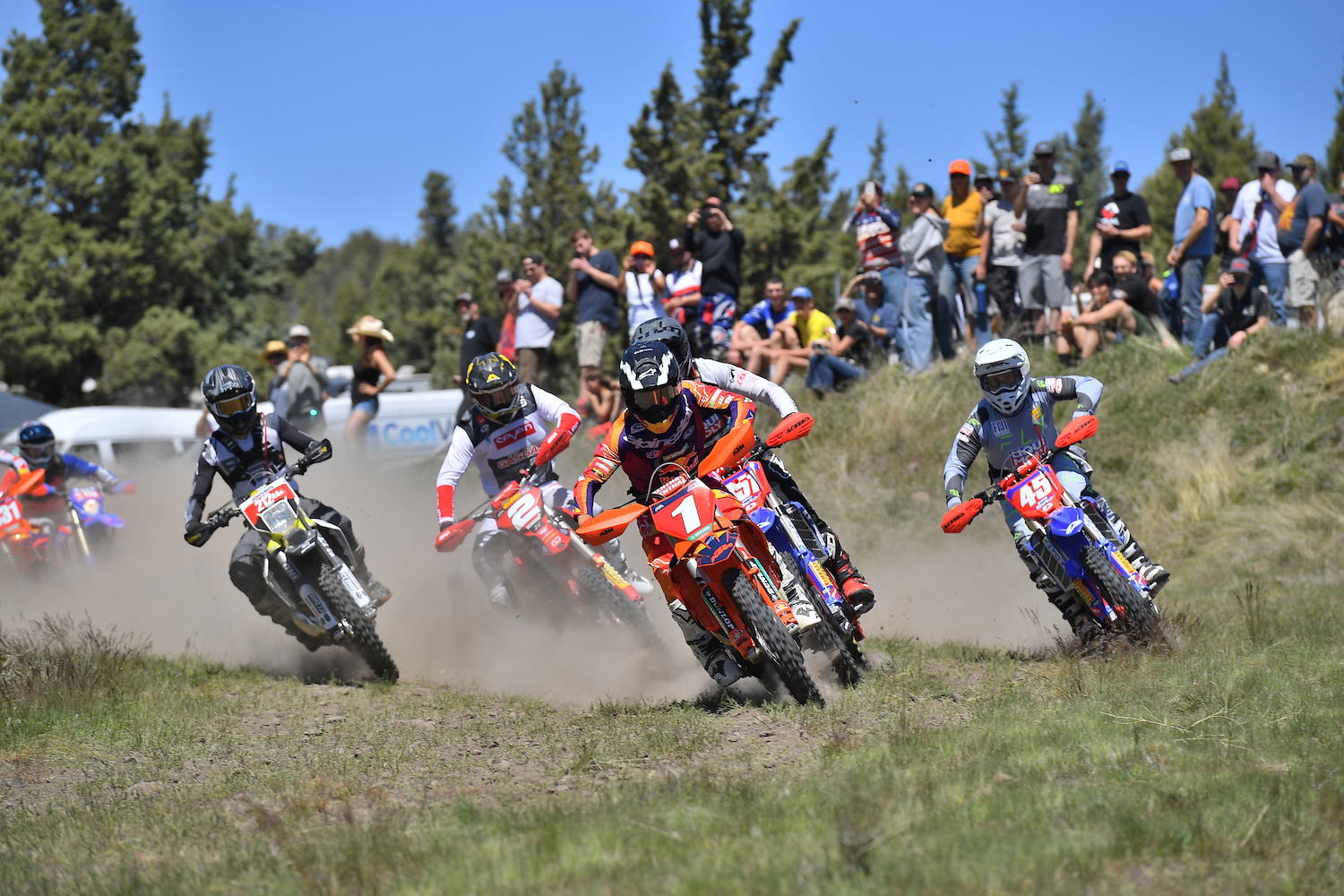 AMA West Hare Scramble: Redondi pushes Oliveira for the Desperado win at Rnd3