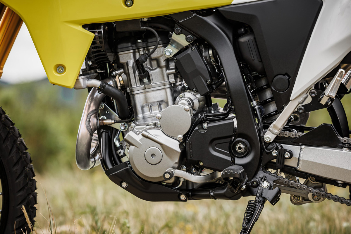 dr-z400srjm5_action_12