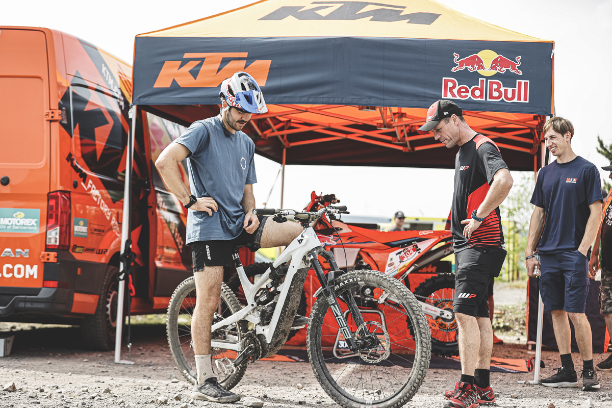 mani_lettenbichler_red_bull_ktm_factory_racing_van_sprinter_end_p70878