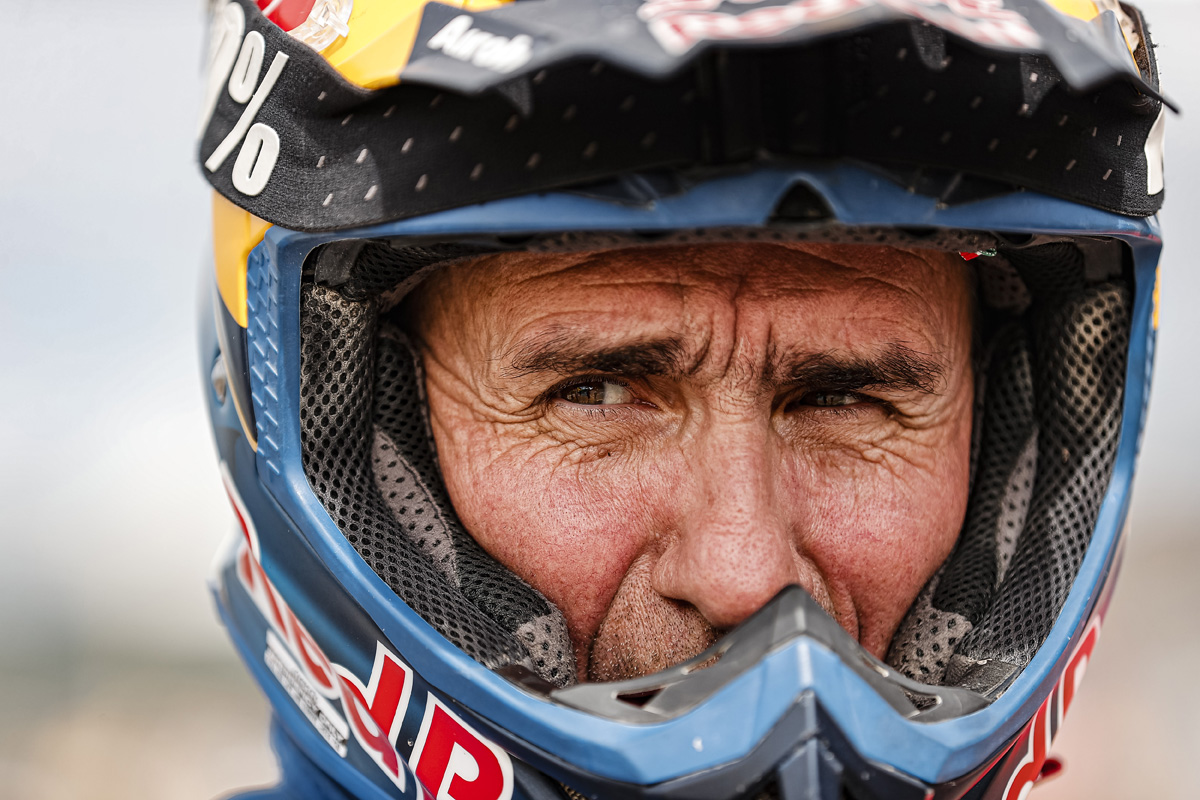 Five minutes…Dakar legend Stephane Peterhansel back winning on two wheels at 2024 Enduro Vintage Trophy