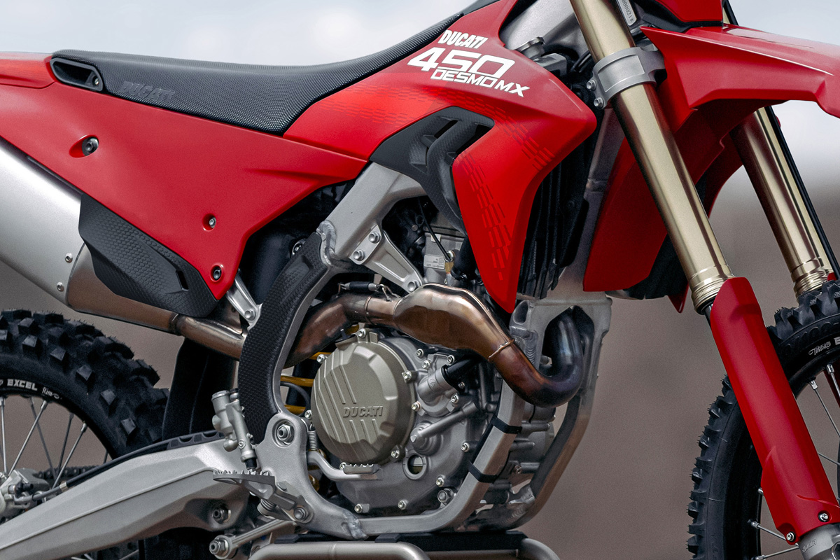my26_desmo450_mx_statics_on_location-_5__uc775489_mid