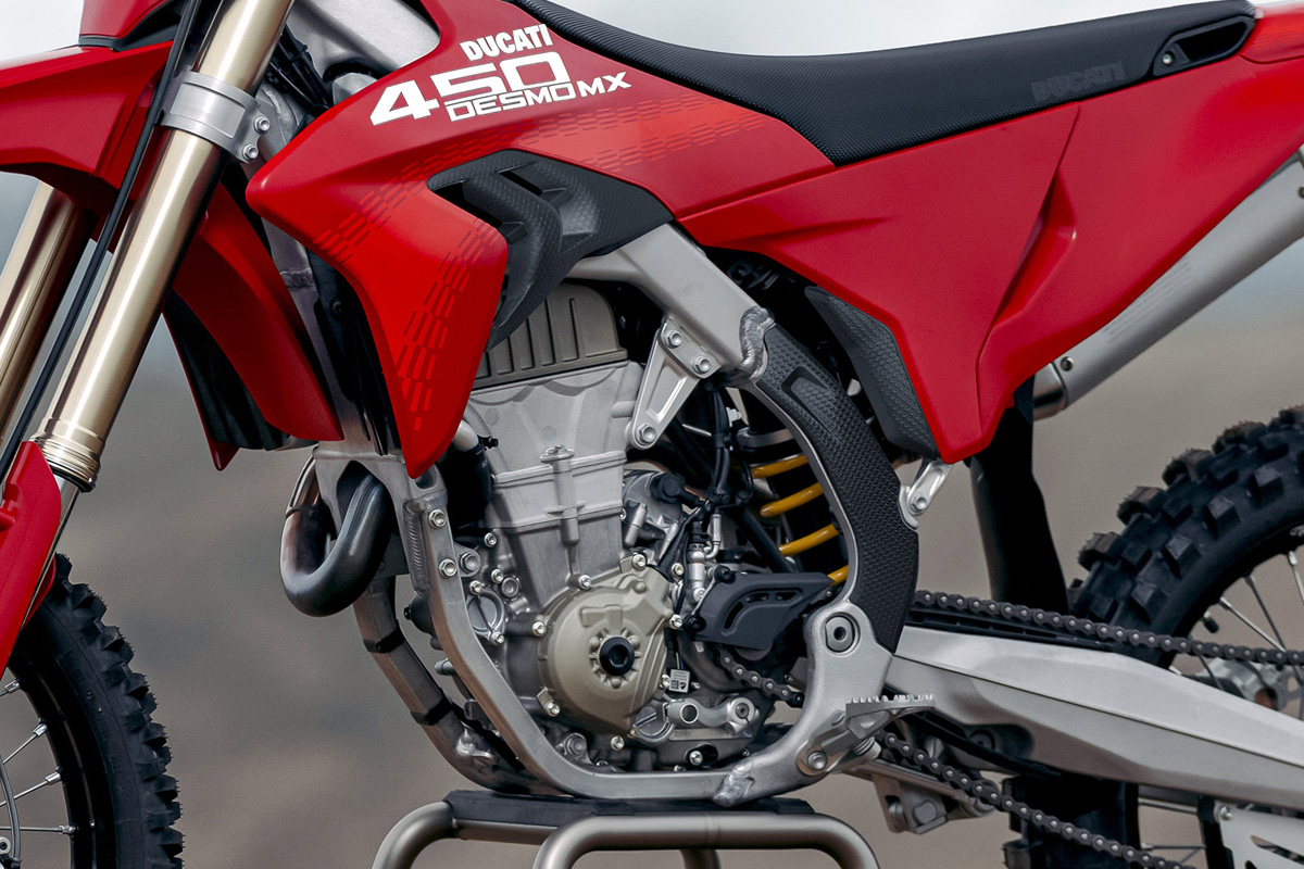 my26_desmo450_mx_statics_on_location-_7__uc775491_mid