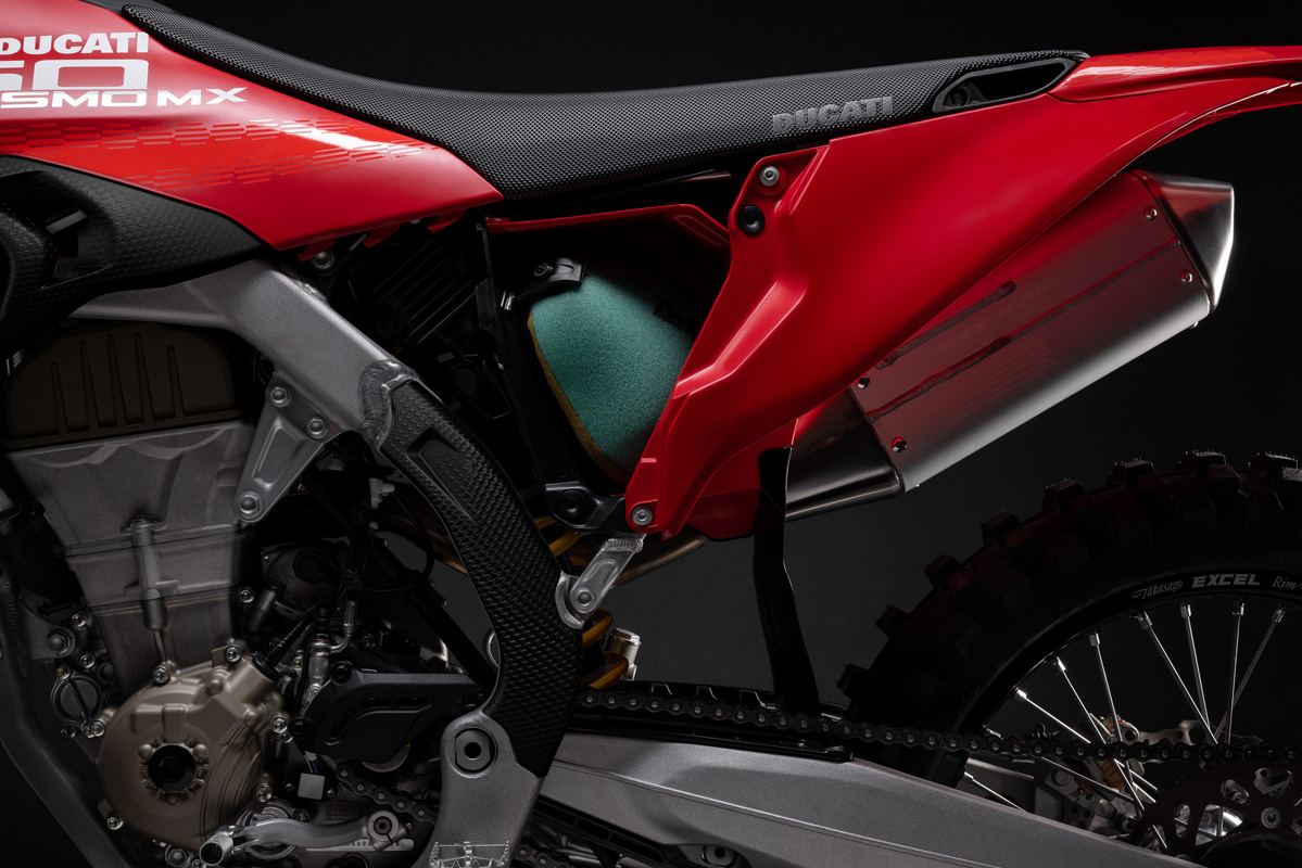 my26_desmo450_mx_studio-_6__uc775560_mid-copy