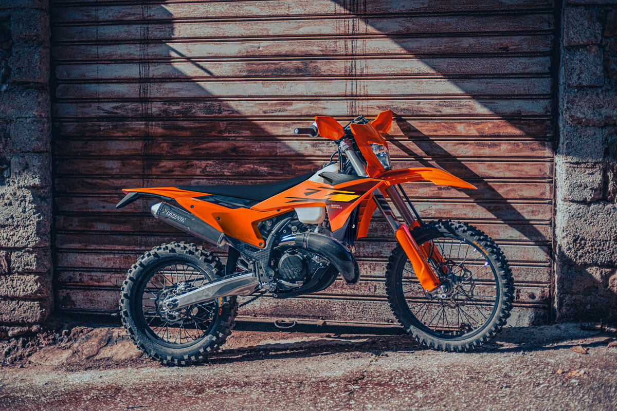 704638_my26-ktm-300-exc-static_static_static