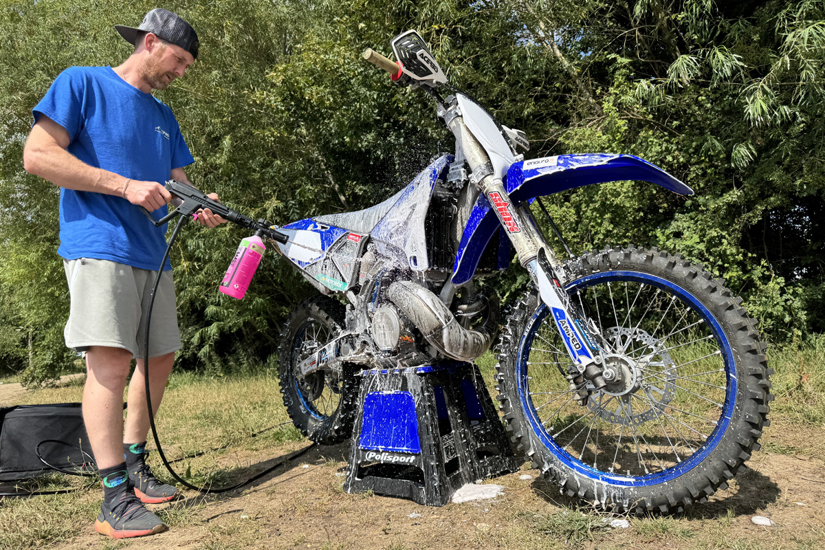 First look: Muc-Off Mobile Pressure Washer – ride & wash..at the track