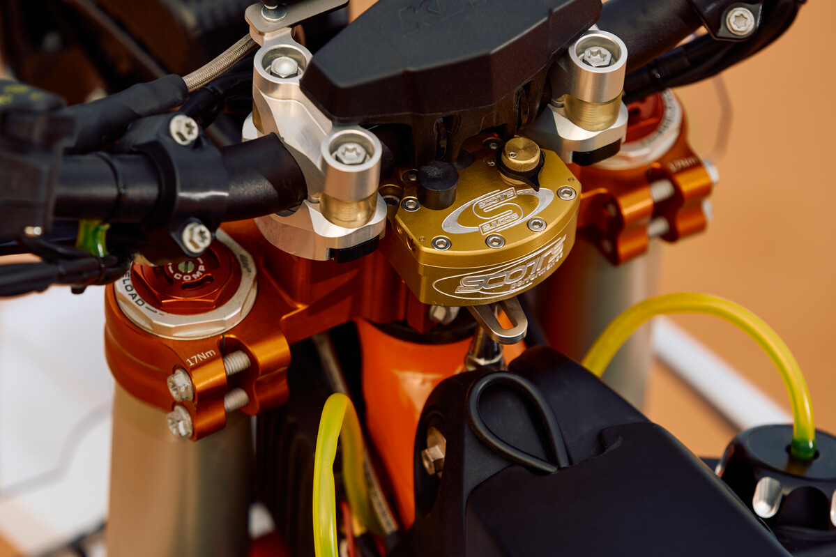 586452_my25_ktm_450_rally-replica-_details_parts_02_static_deta_p67339