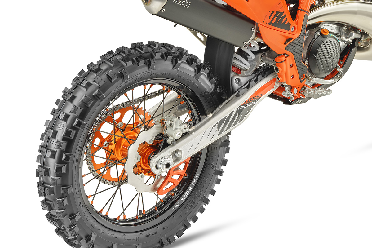 my26_ktm-300-exc-hardenduro_rear-right_detail