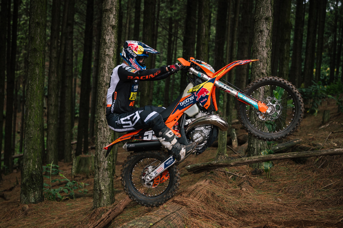 2026-ktm-team-launch-brother-leader-tread-ktm-enduro-captured-b_p30054