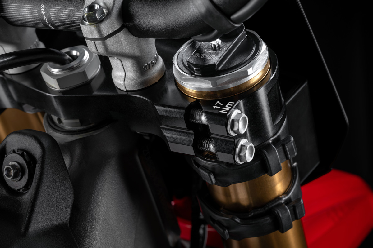 my26_desmo450_mx_factory_studio-44